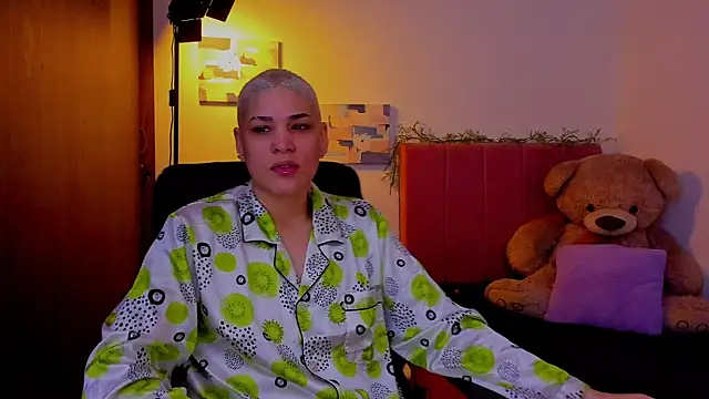 Snapshot of Charlee_pink chatting on 04/04/26, 01:41 Charlee pink online show from 04/04/26, 01:41