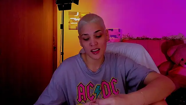 Snapshot of Charlee_pink chatting on 04/08/26, 01:05 Charlee pink online show from 04/08/26, 01:05