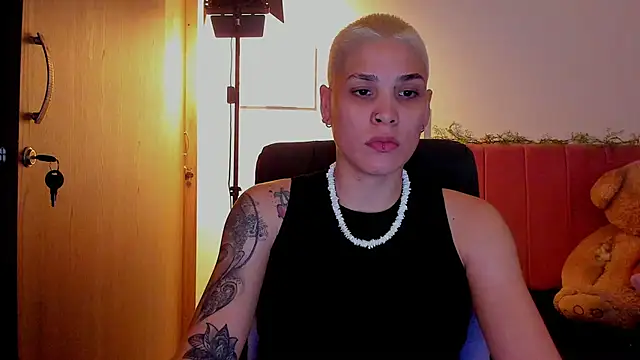 Snapshot of Charlee_pink chatting on 04/15/26, 03:57 Charlee pink online show from 04/15/26, 03:57