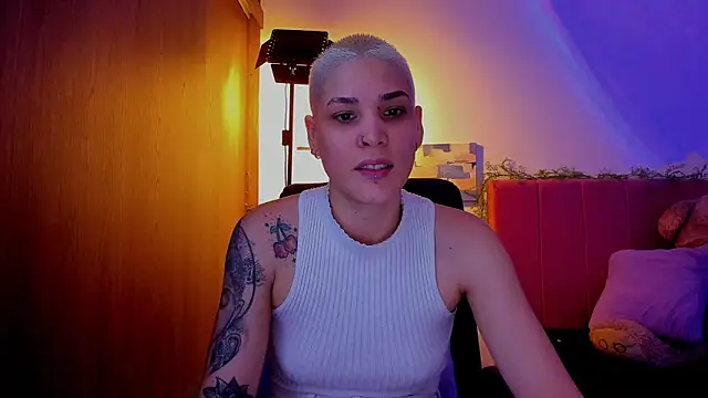 Snapshot of Charlee_pink chatting on 04/15/26, 06:26 Charlee pink online show from 04/15/26, 06:26