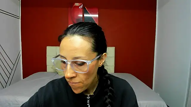 Abrillee1 online show from 12/20/24, 08:12