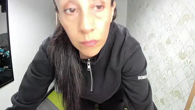 Snapshot of Abrillee1 chatting on 03/14/25, 05:57 Abrillee1 online show from 03/14/25, 05:57