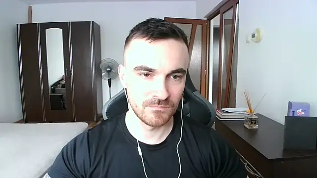 Snapshot of mu5clemania2 chatting on 05/20/26, 12:44 mu5clemania2 online show from 05/20/26, 12:44