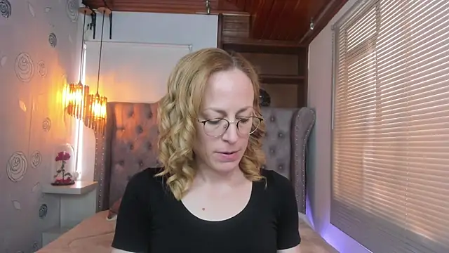 Snapshot of SammySanders chatting on 03/04/25, 05:03 SammySanders online show from 03/04/25, 05:03