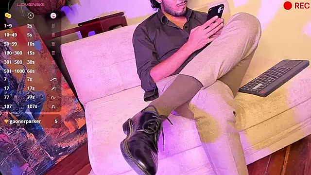Snapshot of Nicholasrodrii chatting on 12/23/24, 01:29 Nicholasrodrii online show from 12/23/24, 01:29