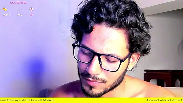 Snapshot of Nicholasrodrii chatting on 02/17/25, 01:36 Nicholasrodrii online show from 02/17/25, 01:36