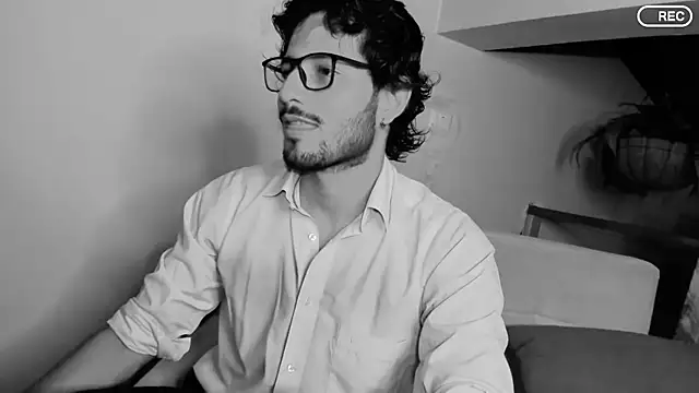 Snapshot of Nicholasrodrii chatting on 03/20/25, 10:51 Nicholasrodrii online show from 03/20/25, 10:51