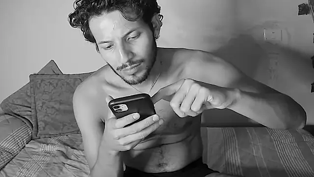 Snapshot of Nicholasrodrii chatting on 06/14/26, 02:24 Nicholasrodrii online show from 06/14/26, 02:24