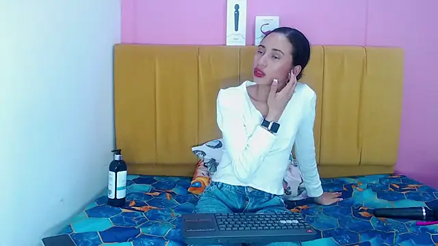 Snapshot of angelinabrookcm101 chatting on 12/21/24, 05:14 angelinabrookcm101 online show from 12/21/24, 05:14