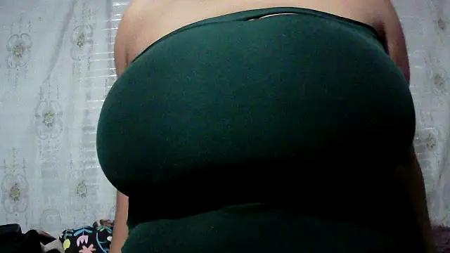 Snapshot of tripplexhoney101 chatting on 11/10/25, 06:34 tripplexhoney101 online show from 11/10/25, 06:34