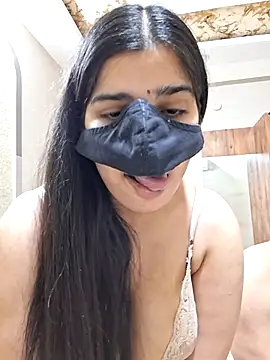 Snapshot of aaliya_bhattt chatting on 02/24/26, 07:39 aaliya bhattt online show from 02/24/26, 07:39