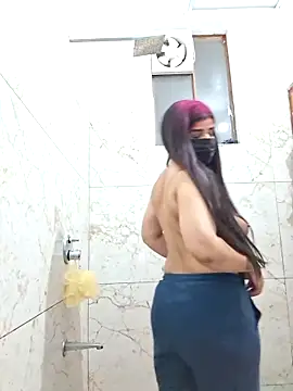 Snapshot of aaliya_bhattt chatting on 03/04/26, 09:04 aaliya bhattt online show from 03/04/26, 09:04