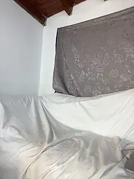 AndresSmith   online show from 06/16/26, 08:22