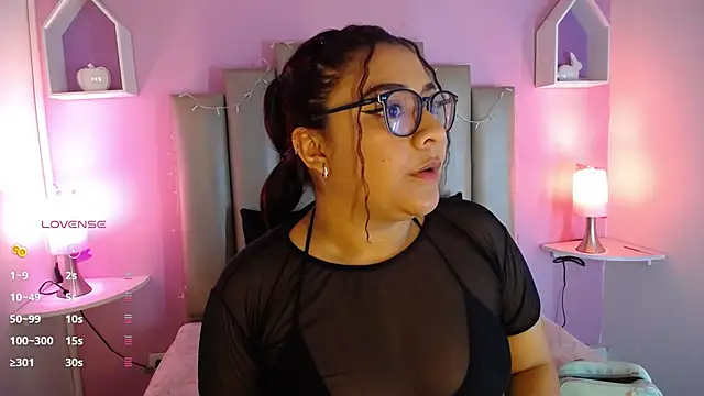 Snapshot of MeghanBurn chatting on 03/22/25, 12:25 MeghanBurn online show from 03/22/25, 12:25