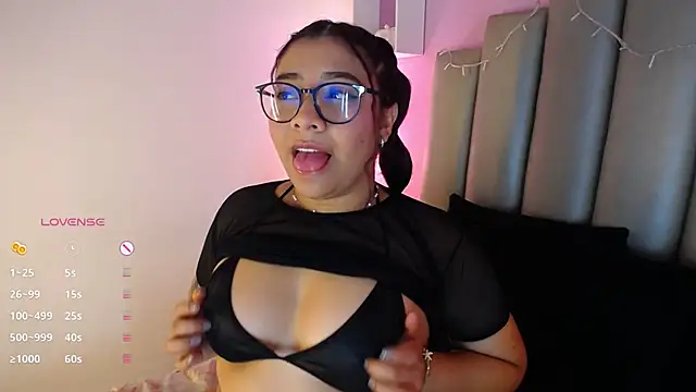 Snapshot of MeghanBurn chatting on 03/22/25, 03:31 MeghanBurn online show from 03/22/25, 03:31