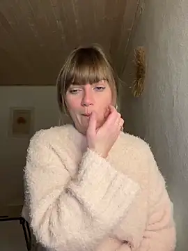 Snapshot of Milla__one chatting on 12/03/24, 05:55 Milla  one online show from 12/03/24, 05:55