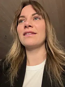 Snapshot of Milla__one chatting on 12/12/24, 07:52 Milla  one online show from 12/12/24, 07:52