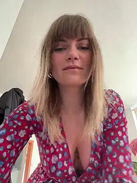 Snapshot of Milla__one chatting on 12/26/24, 10:26 Milla  one online show from 12/26/24, 10:26