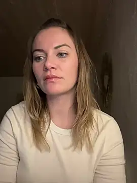 Snapshot of Milla__one chatting on 12/27/24, 09:22 Milla  one online show from 12/27/24, 09:22