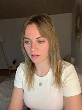 Snapshot of Milla__one chatting on 01/20/25, 03:50 Milla  one online show from 01/20/25, 03:50