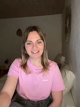 Snapshot of Milla__one chatting on 01/21/25, 07:28 Milla  one online show from 01/21/25, 07:28