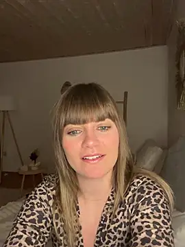 Snapshot of Milla__one chatting on 02/05/25, 06:59 Milla  one online show from 02/05/25, 06:59