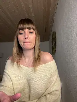 Snapshot of Milla__one chatting on 02/06/25, 01:10 Milla  one online show from 02/06/25, 01:10