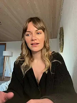 Snapshot of Milla__one chatting on 02/18/25, 04:26 Milla  one online show from 02/18/25, 04:26