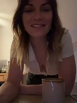 Snapshot of Milla__one chatting on 02/19/25, 06:00 Milla  one online show from 02/19/25, 06:00