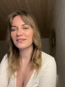 Snapshot of Milla__one chatting on 02/20/25, 06:35 Milla  one online show from 02/20/25, 06:35