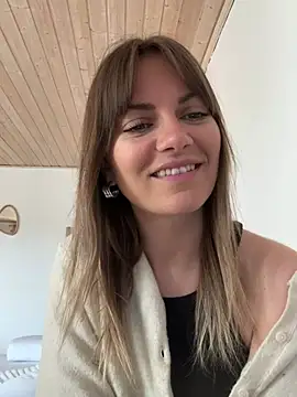 Snapshot of Milla__one chatting on 03/10/25, 10:04 Milla  one online show from 03/10/25, 10:04