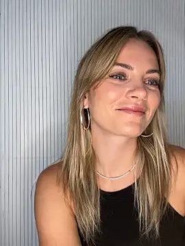 Snapshot of Milla__one chatting on 09/15/25, 07:52 Milla  one online show from 09/15/25, 07:52