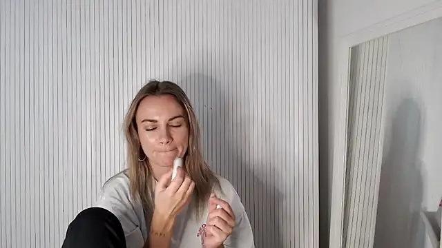 Milla  one online show from 11/12/25, 01:55