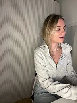 Snapshot of Milla__one chatting on 12/20/25, 03:30 Milla one online show from 12/20/25, 03:30