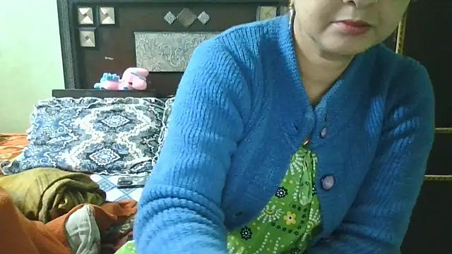 Snapshot of couplesuni chatting on 01/13/26, 09:36 couplesuni online show from 01/13/26, 09:36