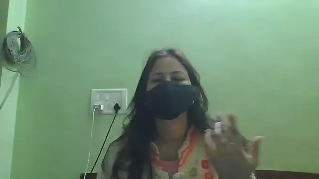 Snapshot of couplesuni chatting on 02/05/26, 03:44 couplesuni online show from 02/05/26, 03:44