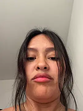 Snapshot of _NINA chatting on 04/07/26, 01:22 NINA online show from 04/07/26, 01:22