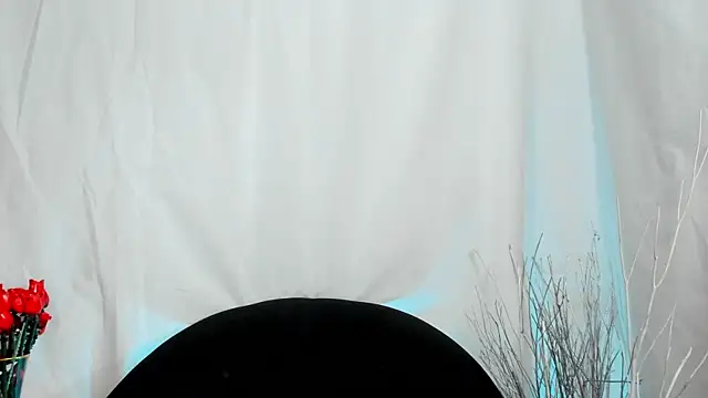 Snapshot of LukaCastillo chatting on 10/31/25, 09:38 LukaCastillo online show from 10/31/25, 09:38