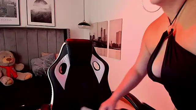 Alaia Cute online show from 02/04/25, 12:29