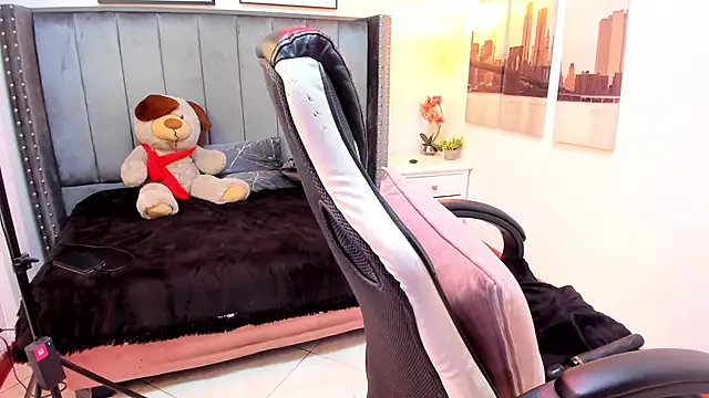 Alaia Cute online show from 03/11/25, 08:52