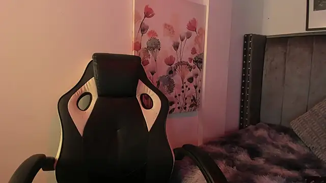 Alaia Cute online show from 09/28/25, 02:17