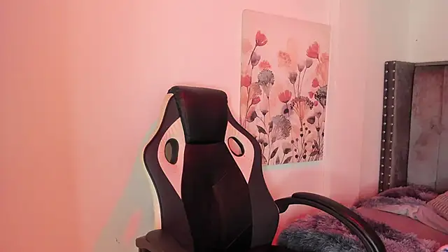 Alaia Cute online show from 12/05/25, 03:04