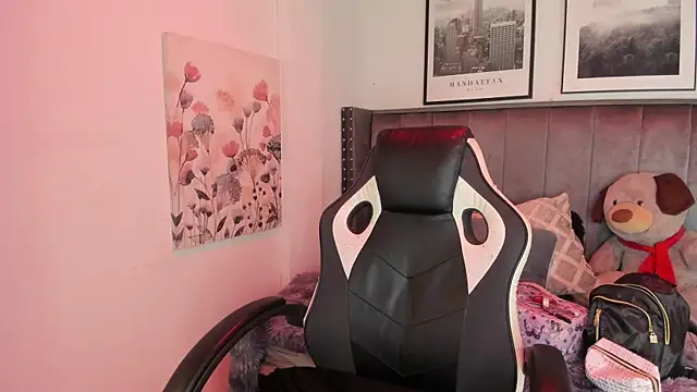 Alaia Cute online show from 12/16/25, 02:49