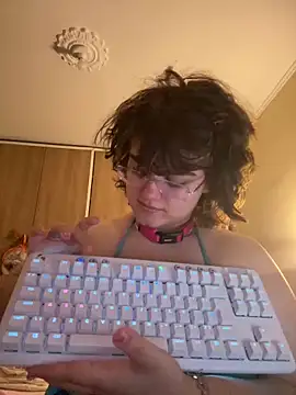 Snapshot of yudrayeb chatting on 12/11/24, 04:39 yudrayeb online show from 12/11/24, 04:39