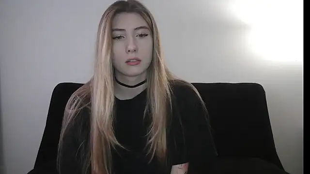 ErikaShyy online show from 12/17/25, 10:54