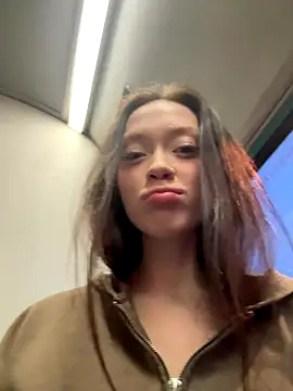 Snapshot of Sophie_Avory chatting on 10/19/25, 03:12 Sophie Avory online show from 10/19/25, 03:12