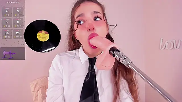 LosAlicee online show from 10/22/25, 07:02