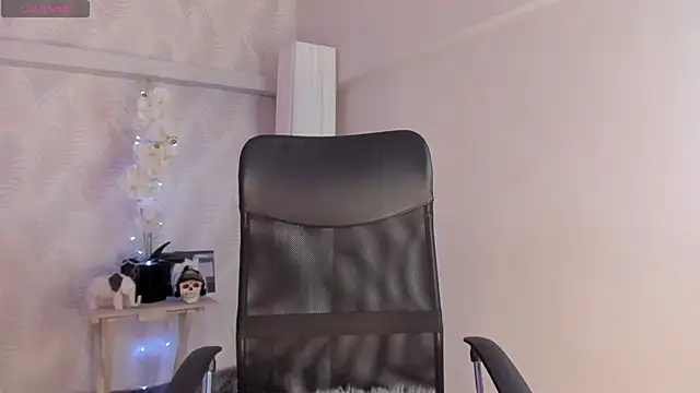 Snapshot of CyntiaAdams chatting on 01/13/25, 08:37 CyntiaAdams online show from 01/13/25, 08:37