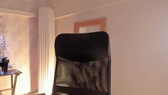 Snapshot of CyntiaAdams chatting on 03/05/25, 11:49 CyntiaAdams online show from 03/05/25, 11:49