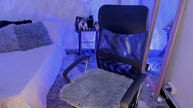 Snapshot of CyntiaAdams chatting on 03/07/25, 12:01 CyntiaAdams online show from 03/07/25, 12:01